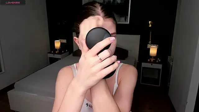 Snapshot of EditaBand chatting on November 13, 2025, 7:24 pm EditaBand online show from November 13, 2025, 7:24 pm