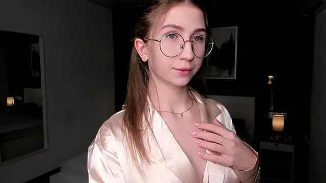 Snapshot of EditaBand chatting on November 18, 2025, 7:07 pm EditaBand online show from November 18, 2025, 7:07 pm