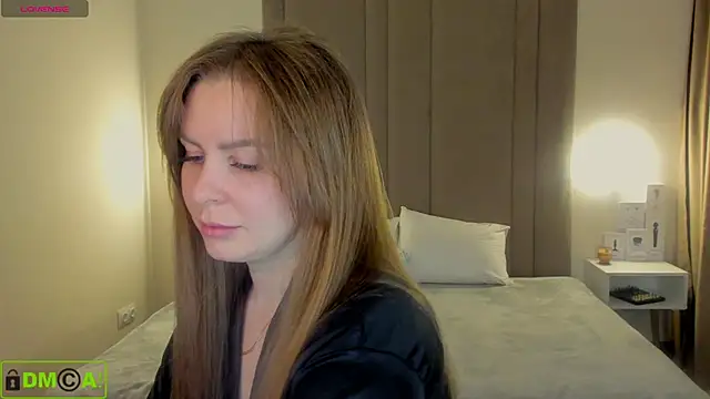 MikaBloom online show from December 3, 2025, 1:57 am