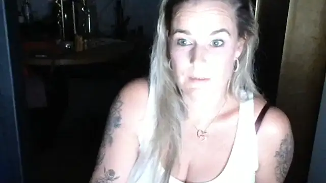 Mrs-Aurora online show from April 15, 2026, 8:31 pm