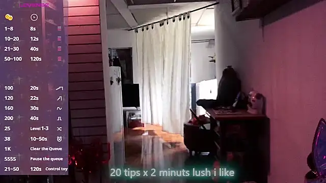 xinamora online show from October 26, 2025, 4:02 pm