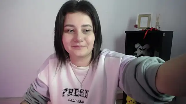 Katrin kiss  online show from November 17, 2025, 1:17 pm