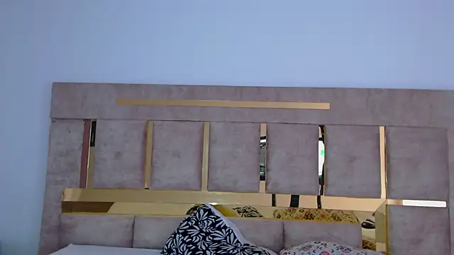 Kitty ravee online show from September 12, 2025, 7:58 pm