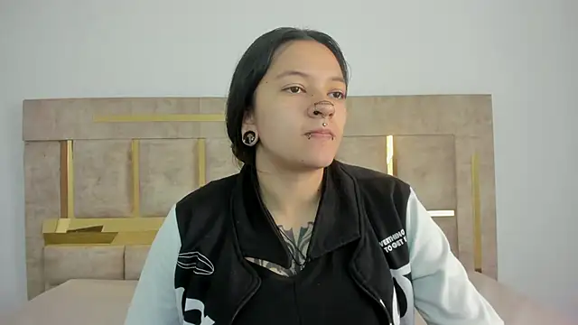 Kitty ravee online show from October 7, 2025, 1:52 pm