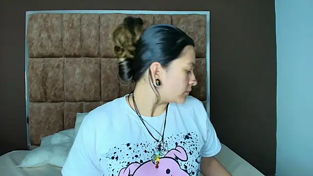 Kitty ravee online show from October 12, 2025, 12:53 am