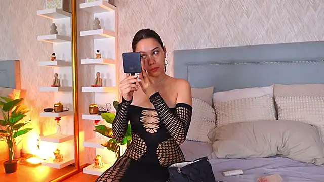 Sofy Bradd online show from June 4, 2026, 5:24 am