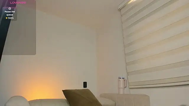 arianna 000 online show from April 18, 2026, 12:53 pm