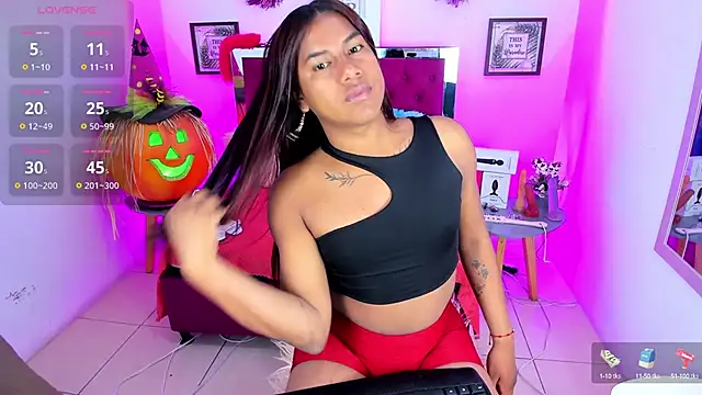 Snapshot of Khloee_f_w chatting on October 6, 2025, 4:04 pm Khloee f w online show from October 6, 2025, 4:04 pm