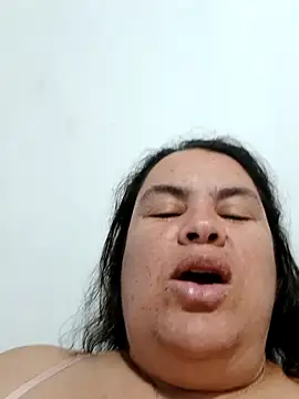 Snapshot of yaneth_ chatting on November 3, 2025, 10:42 pm yaneth online show from November 3, 2025, 10:42 pm