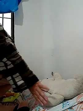 Snapshot of yaneth_ chatting on November 17, 2025, 11:38 am yaneth online show from November 17, 2025, 11:38 am