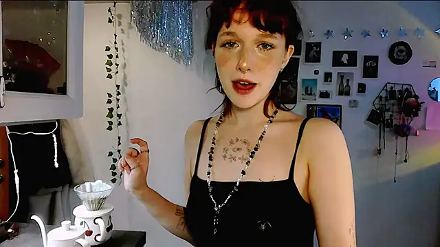 LeelooYolo online show from April 17, 2026, 3:48 pm