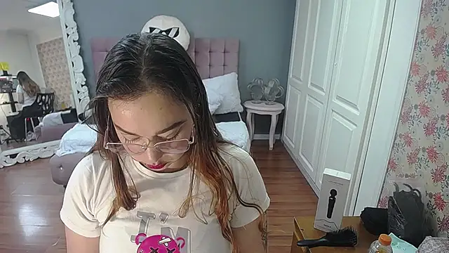 Tammy parker  online show from September 9, 2025, 4:34 am