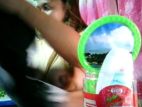 yuana25 online show from February 4, 2026, 12:22 pm