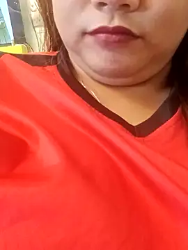 yuana25 online show from April 18, 2026, 3:10 am