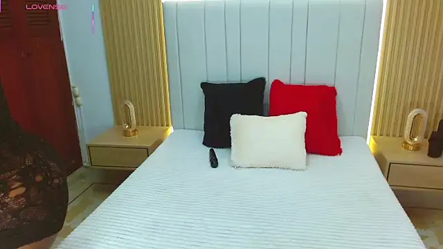 Snapshot of WildScarlet chatting on October 20, 2025, 1:11 pm WildScarlet online show from October 20, 2025, 1:11 pm