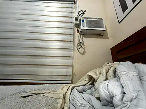 Sluttgwen69 online show from November 22, 2025, 2:27 pm