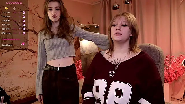 Morvelyn online show from November 24, 2025, 2:17 pm