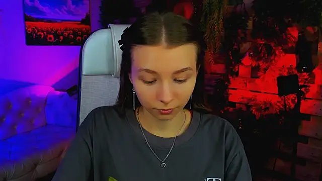 JulieDaniel online show from September 18, 2025, 4:25 am