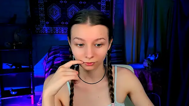 JulieDaniel online show from November 17, 2025, 4:18 am