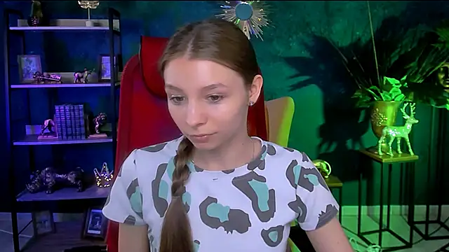 Snapshot of JulieDaniel chatting on May 27, 2026, 4:20 am JulieDaniel online show from May 27, 2026, 4:20 am