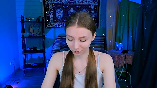 Snapshot of JulieDaniel chatting on June 1, 2026, 8:16 am JulieDaniel online show from June 1, 2026, 8:16 am