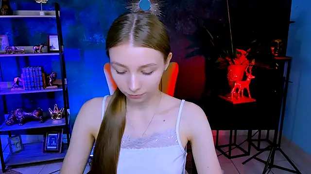 JulieDaniel online show from July 6, 2026, 4:09 am