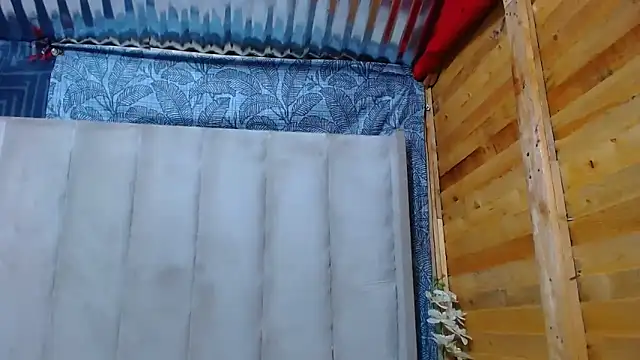 SexyChantyBabe25 online show from December 17, 2025, 1:11 am