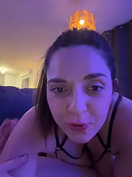 chloedlm5 online show from April 4, 2026, 10:40 pm