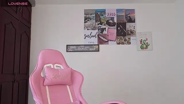 Veronika  Winslow  online show from February 24, 2026, 5:00 pm