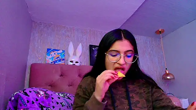 laurenelove online show from November 21, 2025, 1:04 am