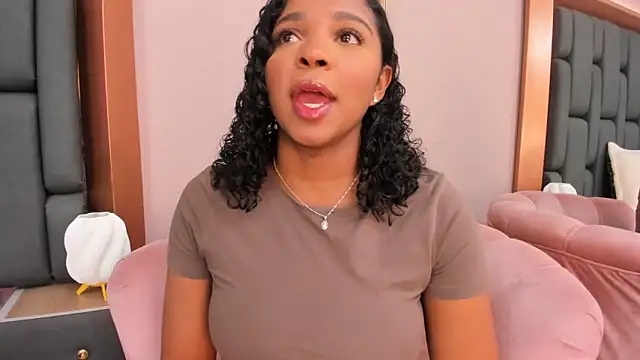 LisaMendez online show from October 22, 2025, 4:02 am