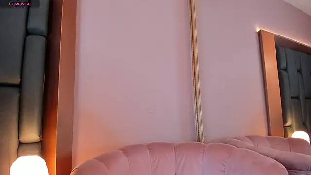 LisaMendez online show from March 17, 2026, 11:30 pm