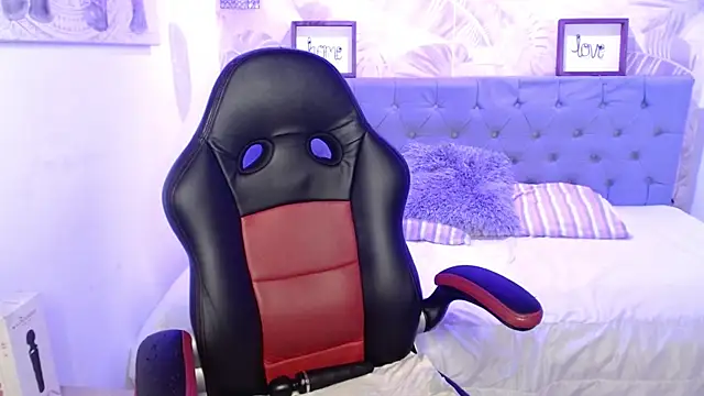 Lily tk online show from November 20, 2025, 3:18 am