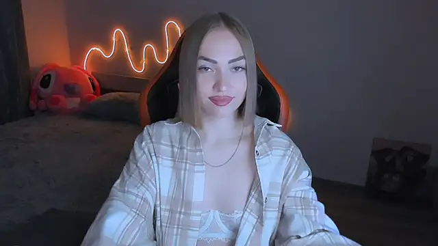 LaraKrein lk online show from April 7, 2026, 3:34 pm