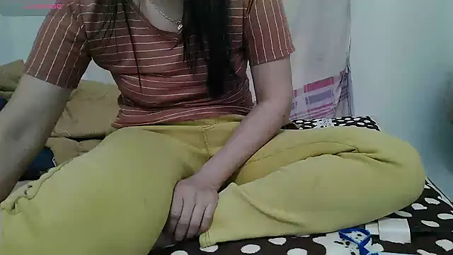 Owe chan online show from November 26, 2025, 9:32 am