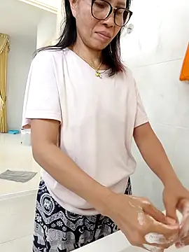 Mama Eva 1 online show from December 23, 2025, 12:41 am