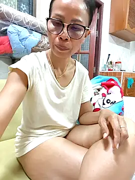 Mama Eva 1 online show from February 11, 2026, 10:04 pm