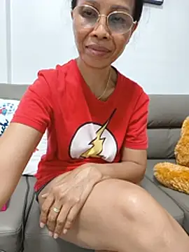 Snapshot of Mama_Eva_1 chatting on June 1, 2026, 10:17 am Mama Eva 1 online show from June 1, 2026, 10:17 am