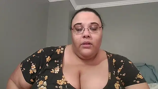 Snapshot of SexyBBW10790 chatting on April 1, 2026, 2:14 pm SexyBBW10790 online show from April 1, 2026, 2:14 pm