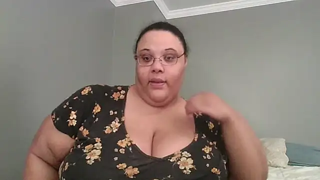 Snapshot of SexyBBW10790 chatting on April 5, 2026, 2:47 pm SexyBBW10790 online show from April 5, 2026, 2:47 pm