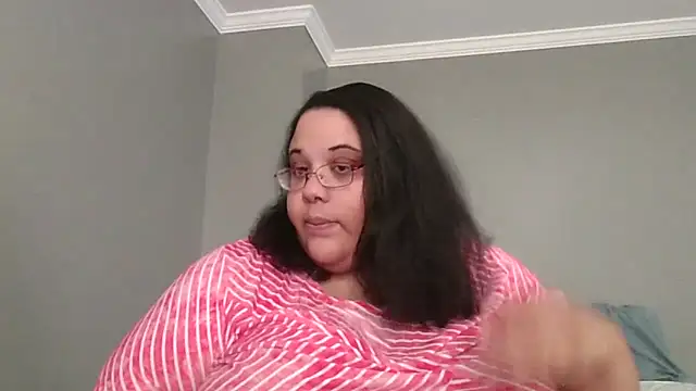 Snapshot of SexyBBW10790 chatting on April 8, 2026, 2:06 pm SexyBBW10790 online show from April 8, 2026, 2:06 pm