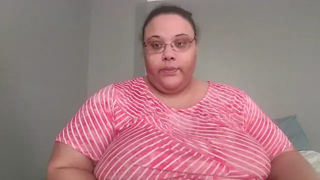 Snapshot of SexyBBW10790 chatting on April 12, 2026, 2:11 pm SexyBBW10790 online show from April 12, 2026, 2:11 pm
