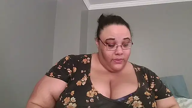 Snapshot of SexyBBW10790 chatting on April 18, 2026, 2:21 pm SexyBBW10790 online show from April 18, 2026, 2:21 pm