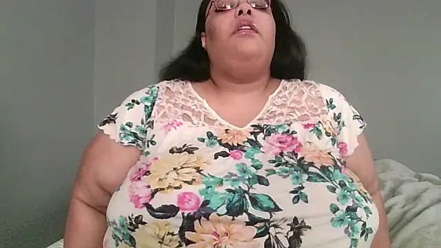 Snapshot of SexyBBW10790 chatting on April 21, 2026, 2:56 pm SexyBBW10790 online show from April 21, 2026, 2:56 pm