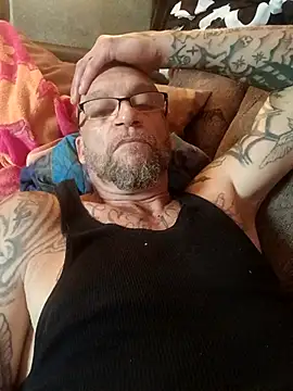 ShawnandDani7074 online show from July 5, 2026, 2:46 pm