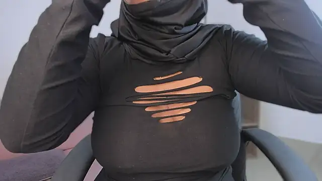 Snapshot of yasmin_elite chatting on November 19, 2025, 9:42 am yasmin elite online show from November 19, 2025, 9:42 am