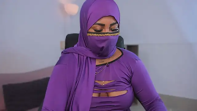 Snapshot of yasmin_elite chatting on November 24, 2025, 9:42 am yasmin elite online show from November 24, 2025, 9:42 am