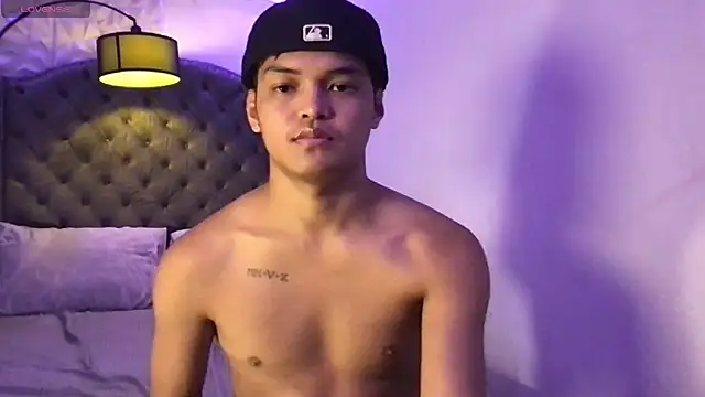 asianhugescott online show from April 20, 2026, 3:37 pm