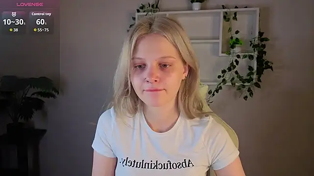 Allice Cox online show from November 18, 2025, 11:37 pm