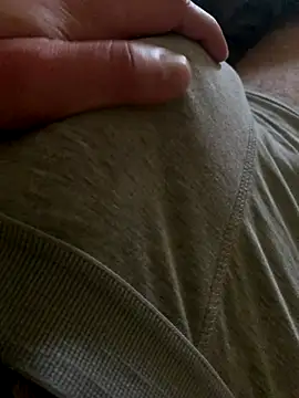 Snapshot of MuzzyFacing chatting on November 25, 2025, 11:43 am MuzzyFacing online show from November 25, 2025, 11:43 am